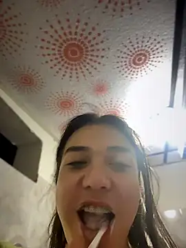 saracaball_'s Webcam Show