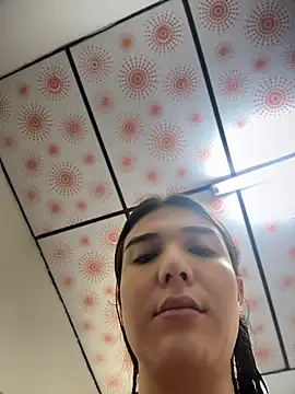 saracaball_ Show in webcam