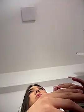 saracaball_ webcam show