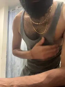 הופעת וובקאם של ALWAYSHORNYDADDY