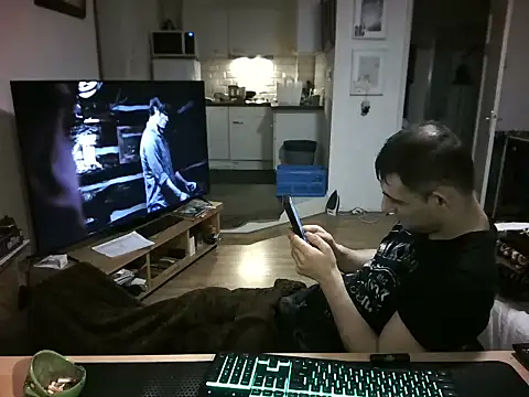 mihaimichael: διαδικτυακό σόου στην κάμερα