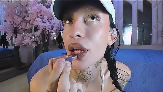Show modela MadisonWood01 na web-kameri