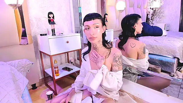 Show modela MadisonWood01 na web-kameri