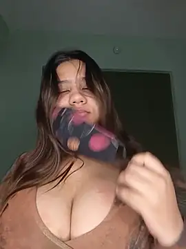 YOUR_GF_ Adlı Modelin Canlı XXX Sohbeti