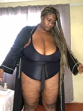 bustytitsxxx élő XXX-chatje