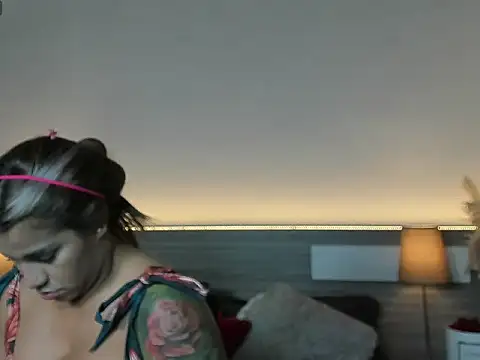 ZarahFoxx's Live XXX Chat