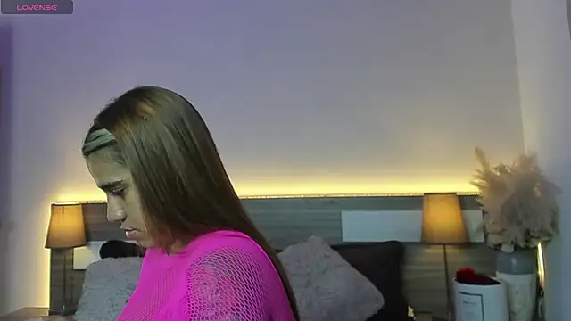 ZarahFoxx XXX чат на живо