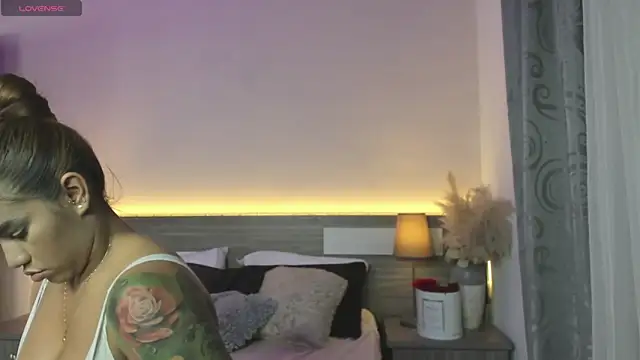 ZarahFoxx Chat XXX in diretta