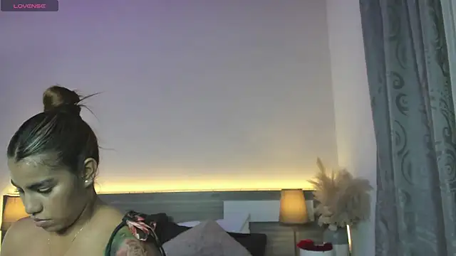 Chat +18 de ZarahFoxx ao vivo