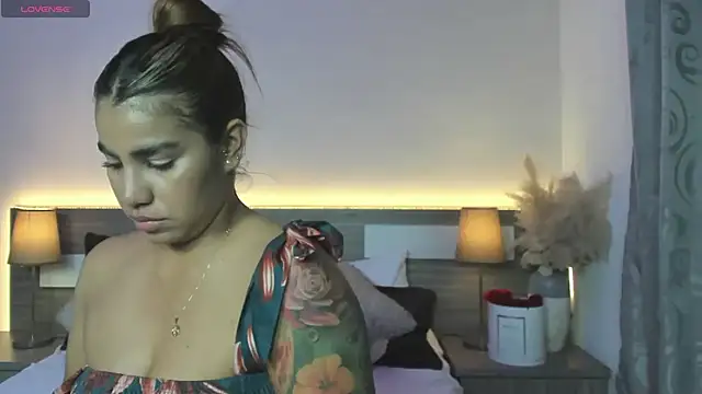 دردشة ZarahFoxx الجنسية المباشرة