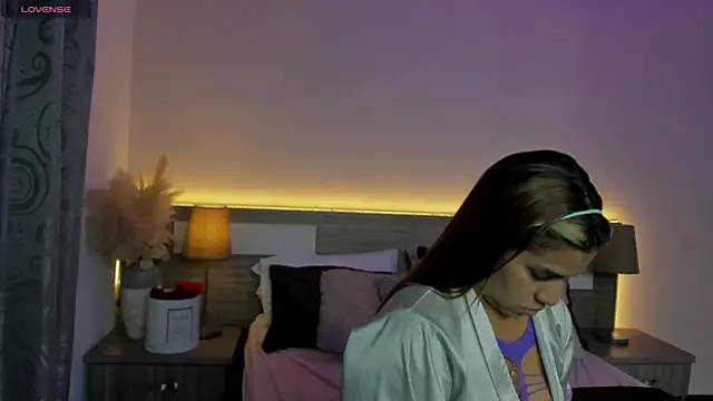 ZarahFoxx's Live XXX Chat