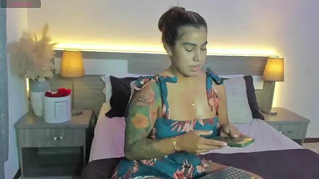 ZarahFoxx Adlı Modelin Canlı XXX Sohbeti