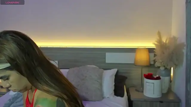 ZarahFoxx Adlı Modelin Canlı XXX Sohbeti