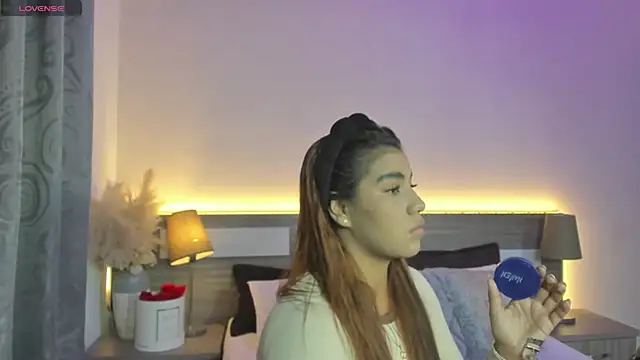 ZarahFoxx's Live XXX Chat