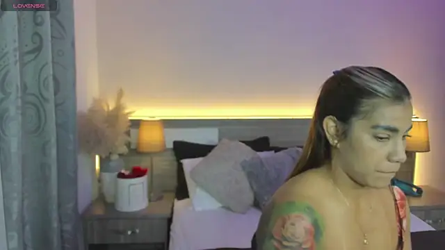 ZarahFoxx 即時 XXX 聊天