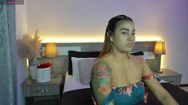 XXX chat uživo modela ZarahFoxx