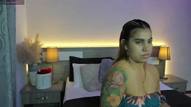 ZarahFoxx's Live XXX Chat