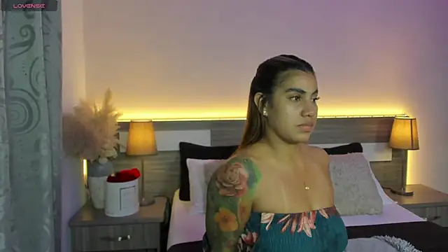 Chat XXX en directo de ZarahFoxx