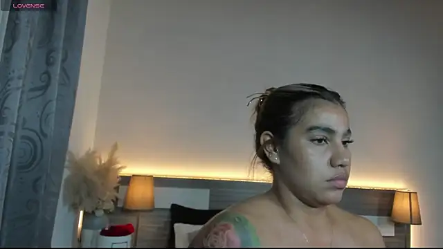 Chat +18 de ZarahFoxx ao vivo