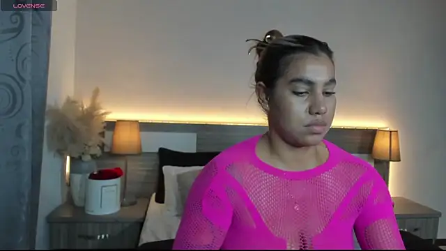 Chat +18 de ZarahFoxx ao vivo