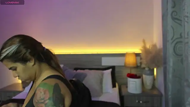 XXX chat uživo modela ZarahFoxx