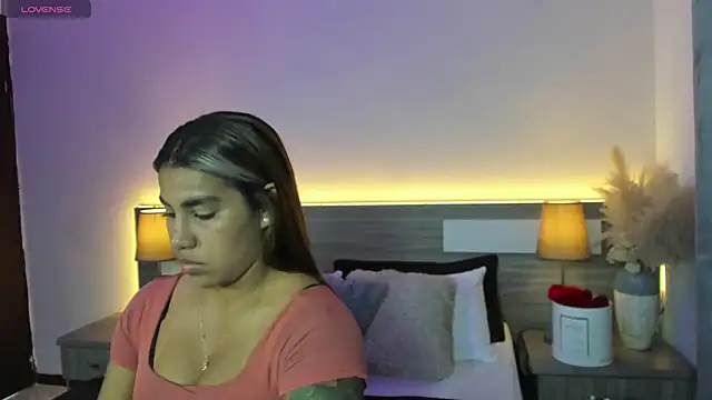 ZarahFoxx Adlı Modelin Canlı XXX Sohbeti