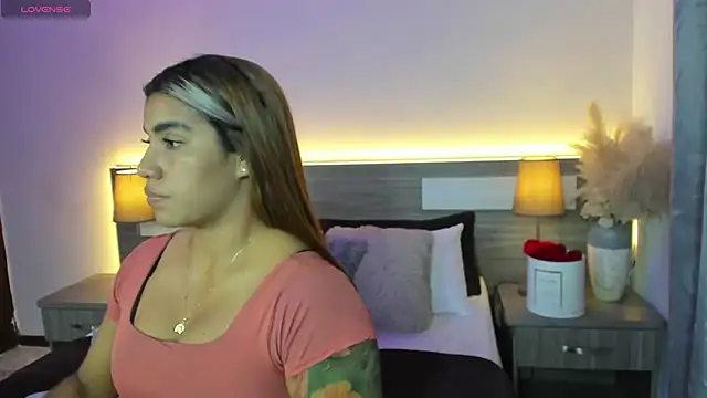 Chat XXX en directo de ZarahFoxx