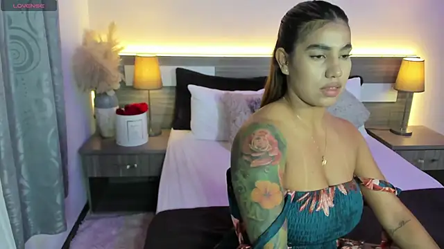 แชท XXX สดของ ZarahFoxx