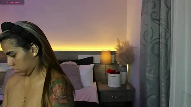ZarahFoxx's Live XXX Chat