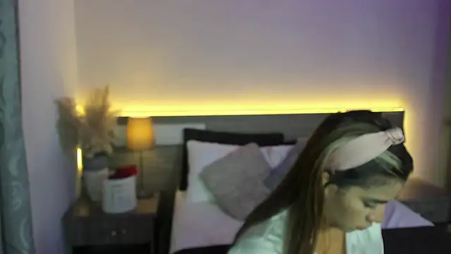 ZarahFoxx 即時 XXX 聊天