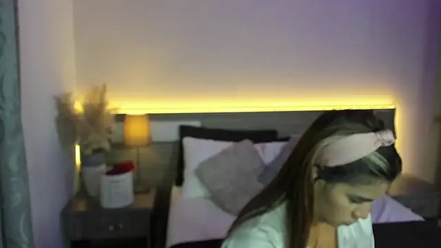 ZarahFoxx's Live XXX Chat