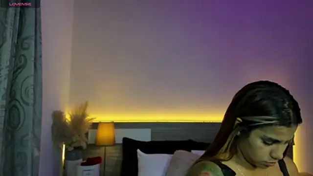 ZarahFoxx Adlı Modelin Canlı XXX Sohbeti