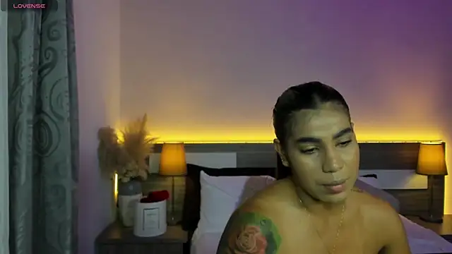 Chat +18 de ZarahFoxx ao vivo