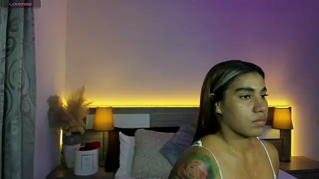 ZarahFoxx's Live XXX Chat