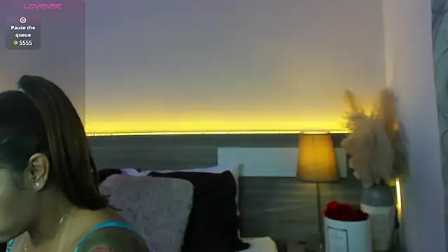 Chat +18 de ZarahFoxx ao vivo