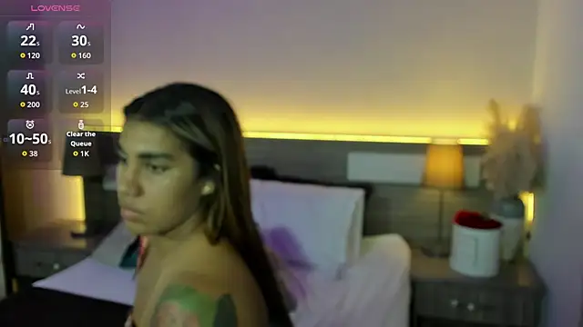 ZarahFoxx's Live XXX Chat