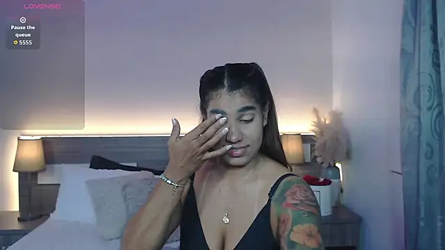 ZarahFoxx's Live XXX Chat