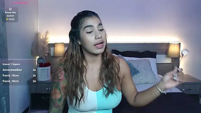 ZarahFoxx Adlı Modelin Canlı XXX Sohbeti