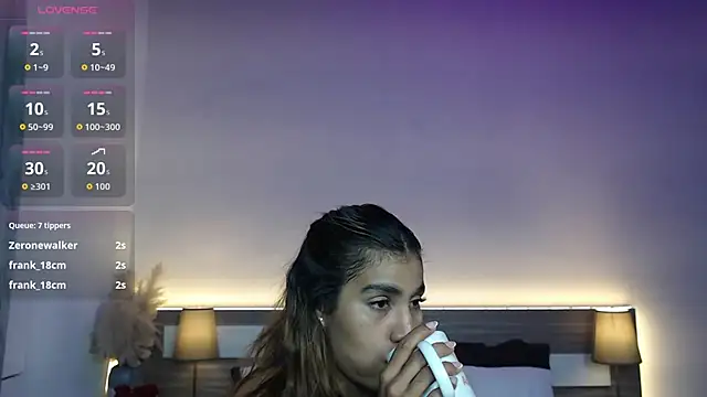 Chat XXX en directo de ZarahFoxx