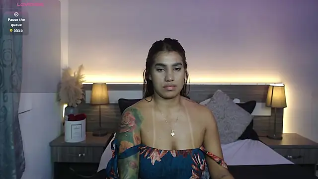 ZarahFoxx's Live XXX Chat