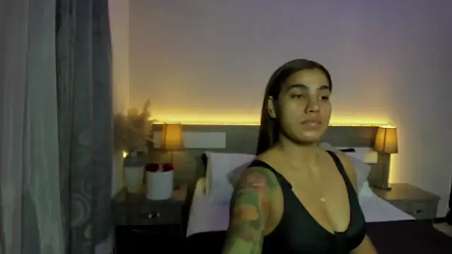 XXX chat uživo modela ZarahFoxx