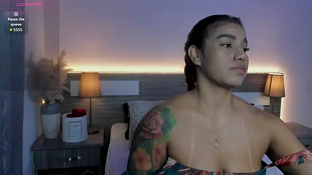 แชท XXX สดของ ZarahFoxx