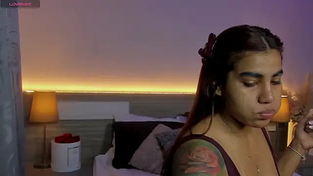ZarahFoxx's Live XXX Chat