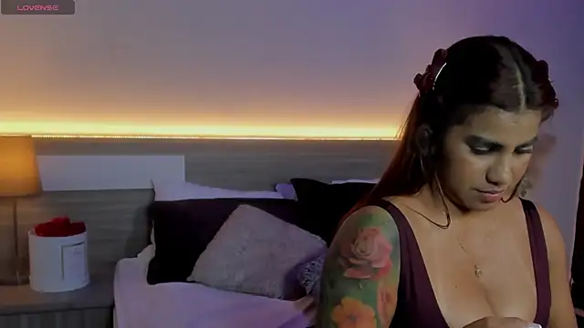 แชท XXX สดของ ZarahFoxx