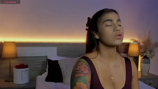Chatroom XXX en direct de ZarahFoxx