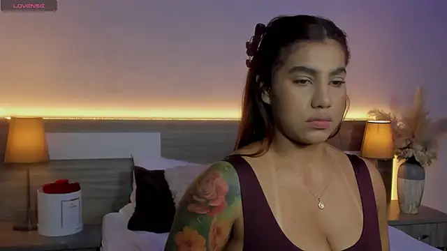 ZarahFoxx's Live XXX Chat