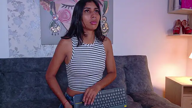 Chat +18 de taty_miller ao vivo