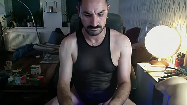 tomz0819 Show in webcam