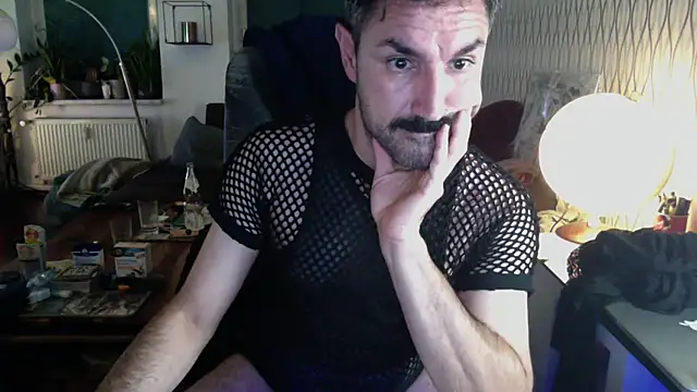 tomz0819 Show in webcam