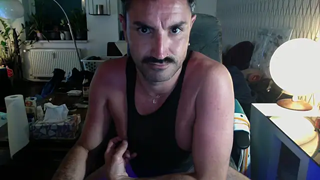 tomz0819's Webcam Show